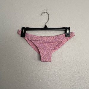🆕 NWT billabong pink and purple leopard print cheeky tan lines bikini bottoms